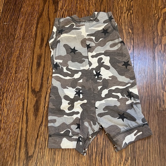 Camo Star Sleeveless Romper - Picture 2 of 2